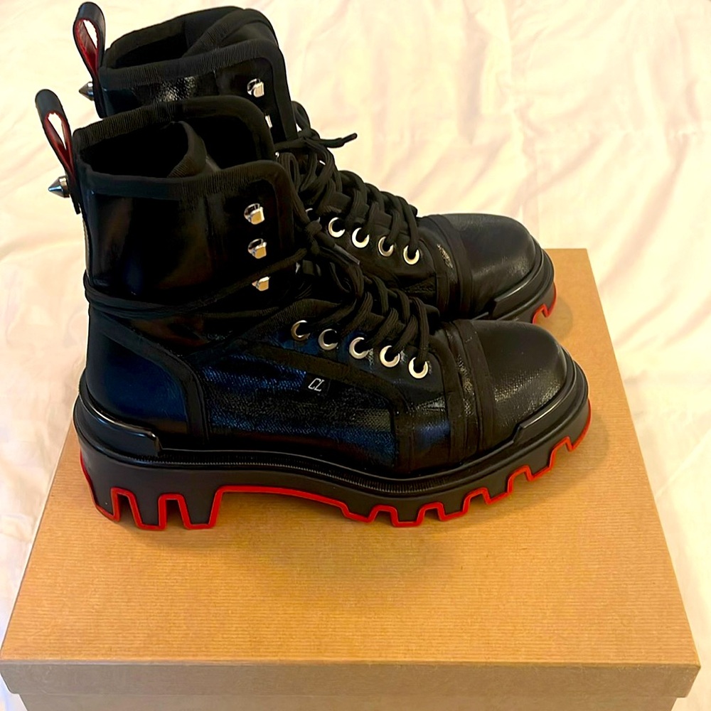 Christian Louboutin Panaroot Dune Boot black and red
